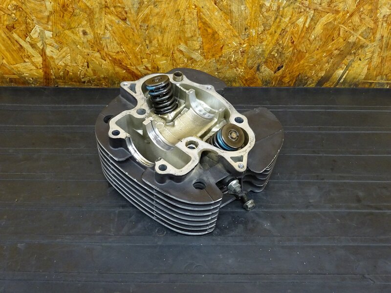 【251201】SR400(1JR-290)◇ シリンダーヘッド 色塗り/錆有 ※エンジンパーツ 【検:SR500 1JN 2J2 2H6 | 中古バイクパーツ通販・買取　ジャンクヤード鳥取　JunkYard