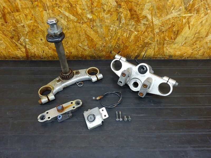 【251208】GSX400インパルス(GK79A-100)◇ ステムセット アンダーブラケット トップブリッジ シートロック | 中古バイクパーツ通販・買取　ジャンクヤード鳥取　JunkYard