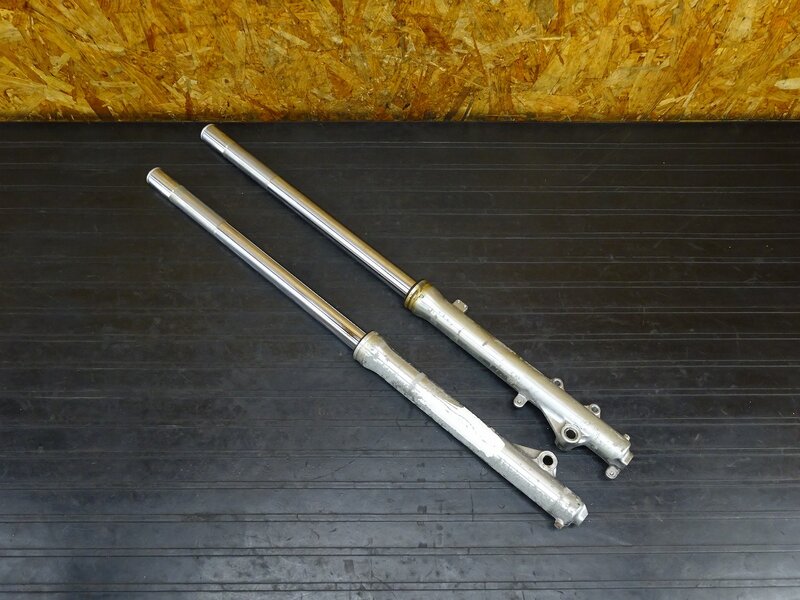 【251219】セロー225W(4JG-116)◇ フロントフォーク インナーチューブ ボトムケース 点錆/腐食/オイル漏れ有 【検:SEROW 1KH DG08J | 中古バイクパーツ通販・買取　ジャンクヤード鳥取　JunkYard