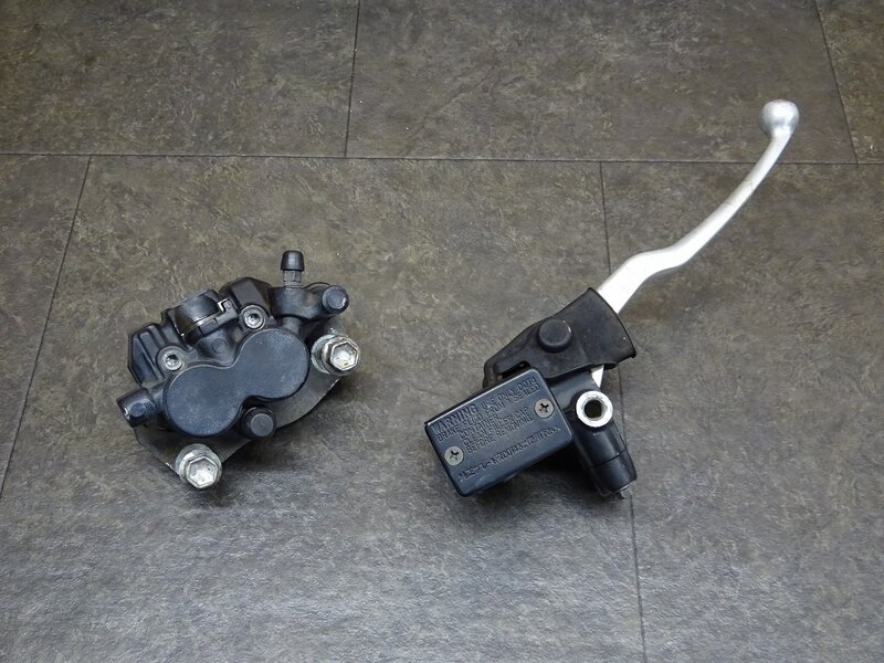 【251217】スカイウェイブ250(CJ46A-114)◆ フロントブレーキセット フロントブレーキキャリパー マスタシリンダー Φ11 | 中古バイクパーツ通販・買取　ジャンクヤード鳥取　JunkYard