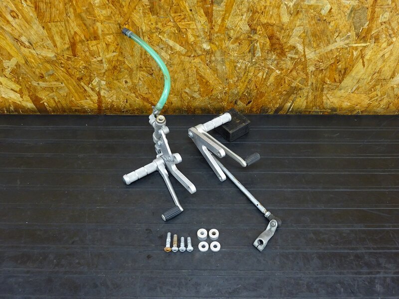 【251224】NSR250R SP(MC28-1100)◇ 社外ステップセット メインステップ ブレーキ/シフトペダル リアルバランス ※検:MC21 【流用車外し | 中古バイクパーツ通販・買取　ジャンクヤード鳥取　JunkYard