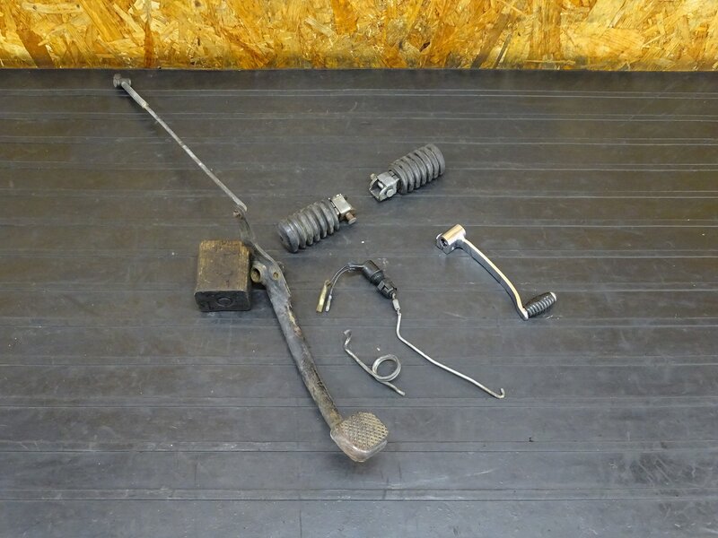 【251229】GT80(3M8-000)◇ ステップセット メインステップ ブレーキ/シフトペダル 【検:GT50 374 ミニトレ モノサス | 中古バイクパーツ通販・買取　ジャンクヤード鳥取　JunkYard