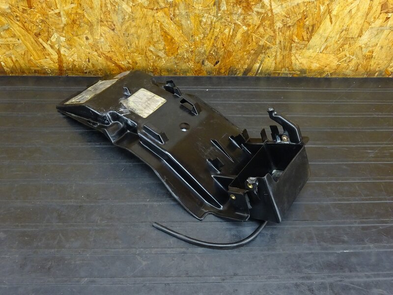 【260115】ゼファー400(ZR400C-054)◇ リアインナーフェンダー リアフェンダー 【C4 | 中古バイクパーツ通販・買取　ジャンクヤード鳥取　JunkYard