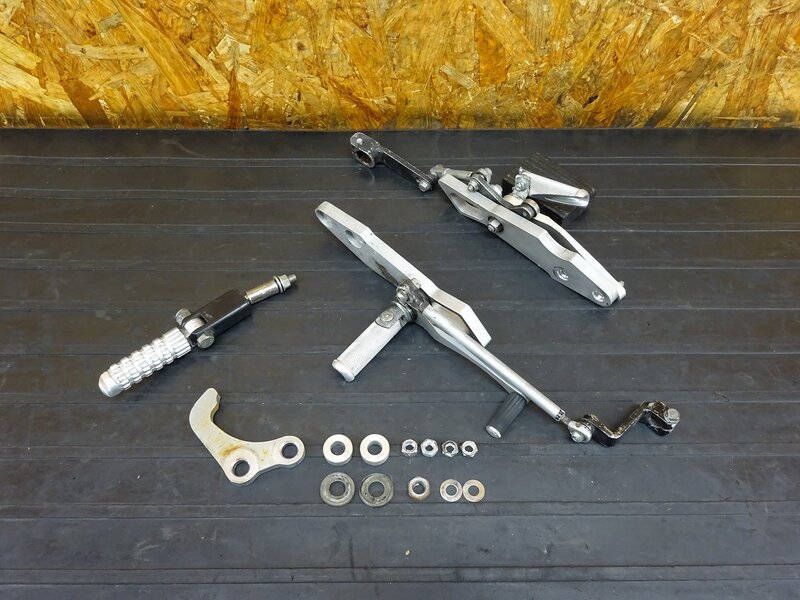 【260120】SR400(1JR-342)◇ 社外ステップセット メインステップ タンデムステップ 片側 ブレーキペダル コワース 【検:SR500 1JN 2J2 2H6 | 中古バイクパーツ通販・買取　ジャンクヤード鳥取　JunkYard