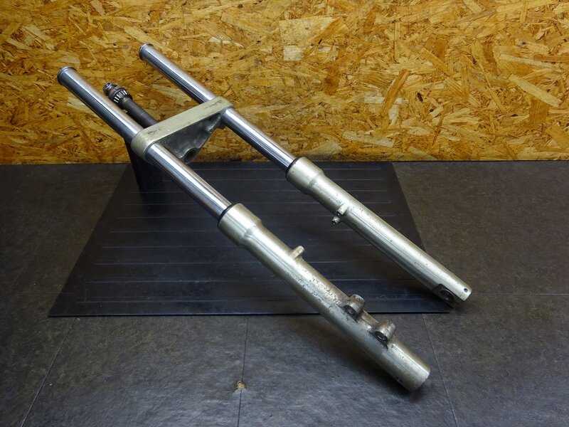 【260205】サベージ650(NP41A-104)◆ フロントフォークセット ボトムケース ステム アンダーブラケット 錆/オイル漏れ有 【サベージ400 | 中古バイクパーツ通販・買取　ジャンクヤード鳥取　JunkYard