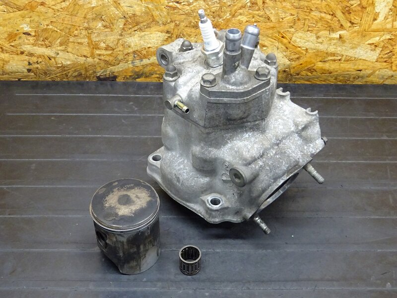 【260207】CRM250R(MD24-1405)◆ シリンダー シリンダーヘッド ピストン 削れ有 ※エンジンパーツ【検索：CRM250AR MD32 | 中古バイクパーツ通販・買取　ジャンクヤード鳥取　JunkYard