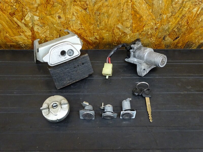 【260206】PS250(MF09-1002)◇ キーセット メインキー イグニッションキー シャッターキー タンクキャップ 純正共通キー1本。 【角目 | 中古バイクパーツ通販・買取　ジャンクヤード鳥取　JunkYard