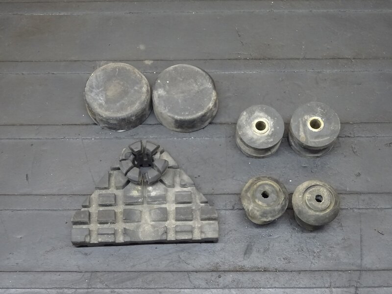 【260215】SR400(RH01J-008)● タンクブッシュ ラバー ※エンジンパーツ 4629km外し | 中古バイクパーツ通販・買取　ジャンクヤード鳥取　JunkYard