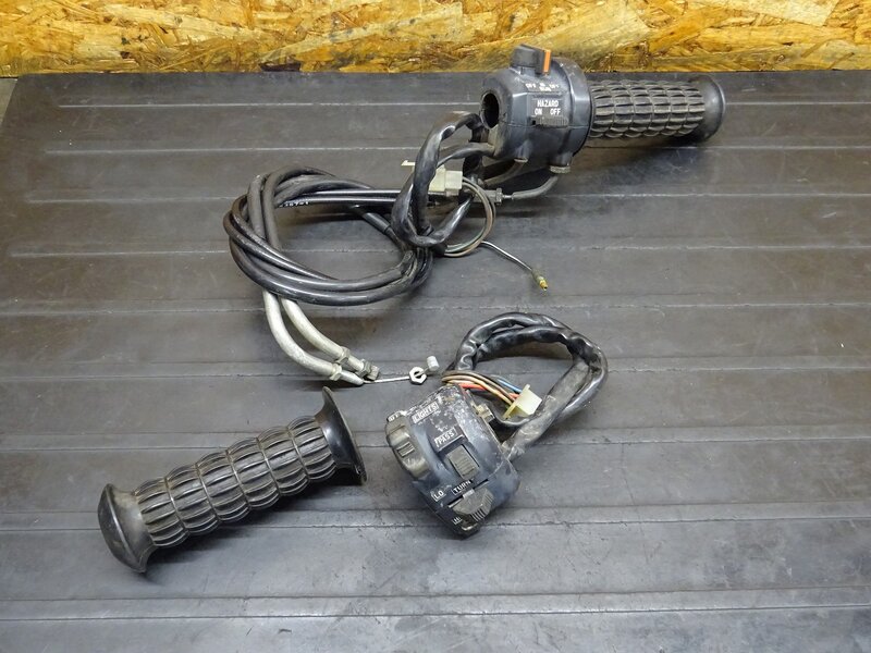 【260302】SR400(1JR-302)◆ ハンドルスイッチ左右セット スイッチボックス スイッチ破損有 【検:SR500 1JN 2J2 2H6 | 中古バイクパーツ通販・買取　ジャンクヤード鳥取　JunkYard