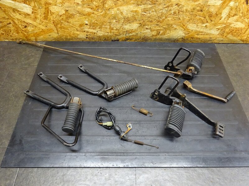 【260307】バンバン200(NH41A-100)◆ ステップセット メインステップ タンデムステップ ブレーキ/シフトペダル 錆有 【VanVan | 中古バイクパーツ通販・買取　ジャンクヤード鳥取　JunkYard