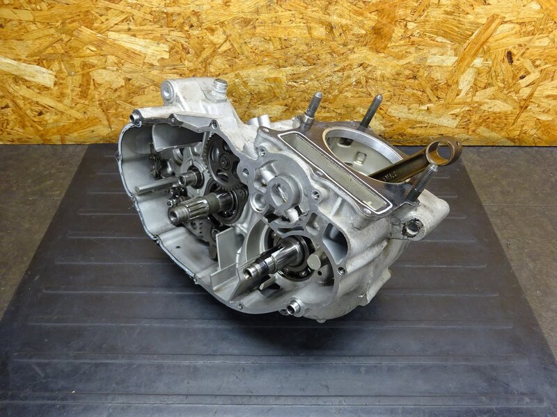 【260310】SR400(1JR-302)◆ エンジン腰下 ミッション クランクシャフト クランクケース 破損有 ※エンジンパーツ 【検:SR500 1JN 2J2 2H6 | 中古バイクパーツ通販・買取　ジャンクヤード鳥取　JunkYard