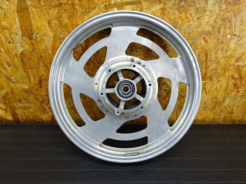【250607】V-MAX1200◇ フロントホイール 18×2.15 F-35 腐食、汚れ有 【VMAX 前期 | 中古バイクパーツ通販・買取　ジャンクヤード鳥取　JunkYard