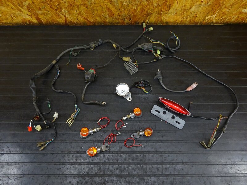 【250608】FTR223(MC34-1002)◇ メインハーネス LEDテールランプ 社外ウインカー メーター イグニッションコイル 配線加工、破損有 | 中古バイクパーツ通販・買取　ジャンクヤード鳥取　JunkYard