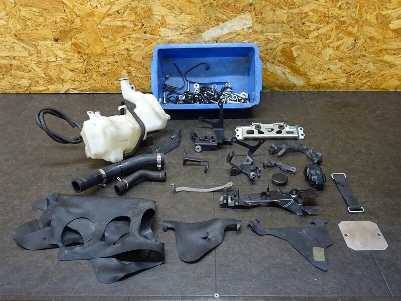【250614】CBR1000RR SP(SC59-1600)◆ ボルトセット クーラント/リザーブタンク ステー プレート ラバー 【後期 | 中古バイクパーツ通販・買取　ジャンクヤード鳥取　JunkYard