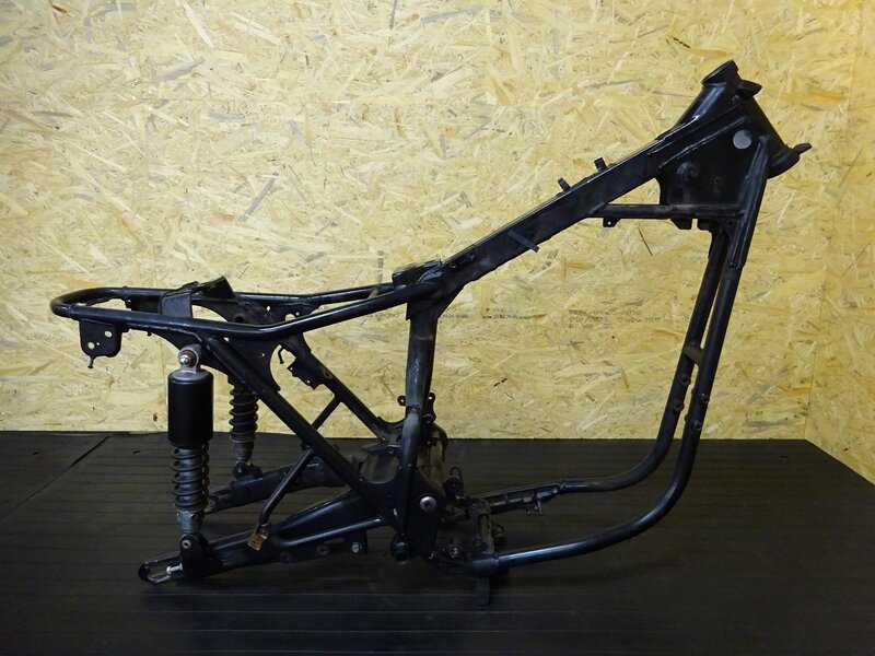 【250623】W650(EJ650A-032)◆ 書付中古フレーム メインフレーム スイングアーム リアサスペンション 削れ/ハンドルストッパー凹み有 | 中古バイクパーツ通販・買取　ジャンクヤード鳥取　JunkYard
