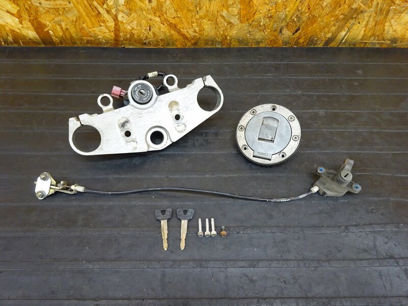 【250626】XJR1300(RP03J-001)◇ キーセット メインキー トップブリッジ タンクキャップ シートロック 純正共通キー2本 キークセ有 | 中古バイクパーツ通販・買取　ジャンクヤード鳥取　JunkYard