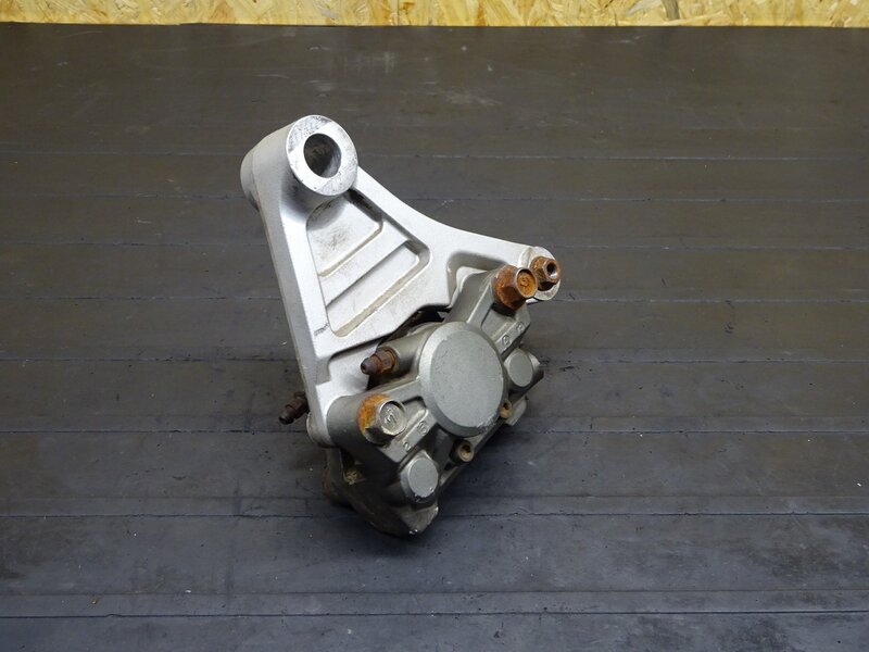 【250723】XJR400R(4HM-056)◆ リアブレーキキャリパー キャリパーサポート | 中古バイクパーツ通販・買取　ジャンクヤード鳥取　JunkYard