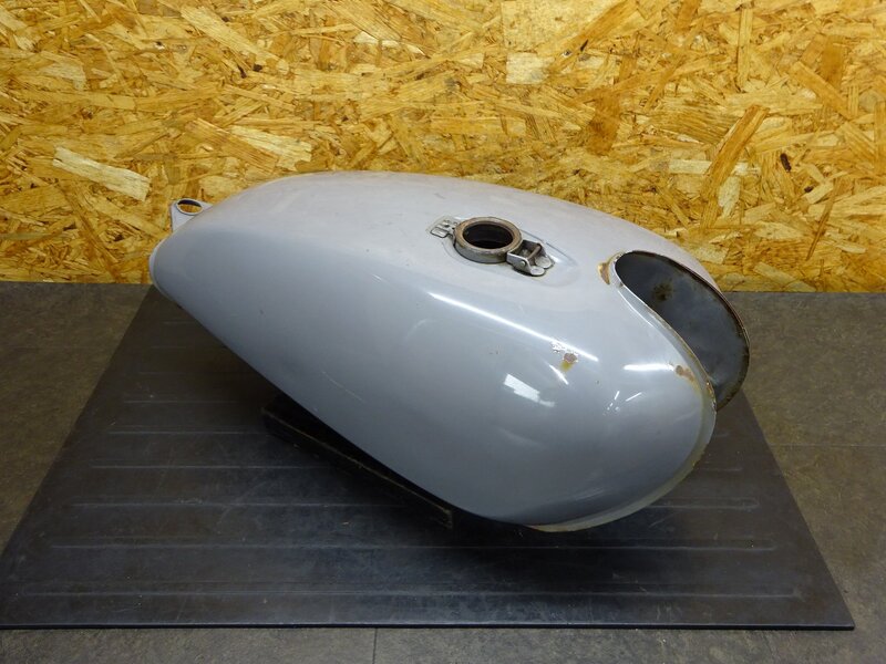 【250724】SR400(1JR-269)◆ 燃料タンク ガソリンタンク フューエルタンク 凹み/中錆有 【検:SR500 1JN 2J2 2H6 | 中古バイクパーツ通販・買取　ジャンクヤード鳥取　JunkYard