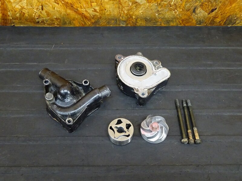 【250804】ZXR250(ZX250C-015)◇ ウォーターポンプ ウオーターポンプ カバー オイルポンプ ※エンジンパーツ【検:バリオス ZX250 | 中古バイクパーツ通販・買取　ジャンクヤード鳥取　JunkYard