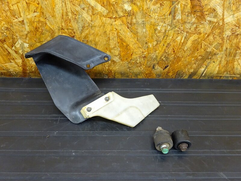 【250913】KDX125SR(DX125A-008)◇ チェーンガイドセット チェーンガード チェーンガイドローラー 割れ有 ※検索:200 220 250 | 中古バイクパーツ通販・買取　ジャンクヤード鳥取　JunkYard