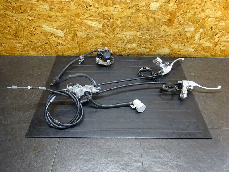 【250936】ダンク(AF74-1004)◆ ブレーキセット フロントブレーキキャリパー マスタシリンダー コンビブレーキ レバー左右 固着有 | 中古バイクパーツ通販・買取　ジャンクヤード鳥取　JunkYard