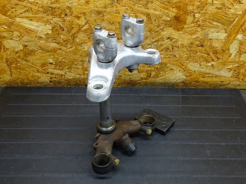 【251044】CB350(CB350-1069)◆ ステム アンダーブラケット トップブリッジ ハンドルポスト 【検索:CB250 エクスポート セニア | 中古バイクパーツ通販・買取 ジャンクヤード鳥取 JunkYard