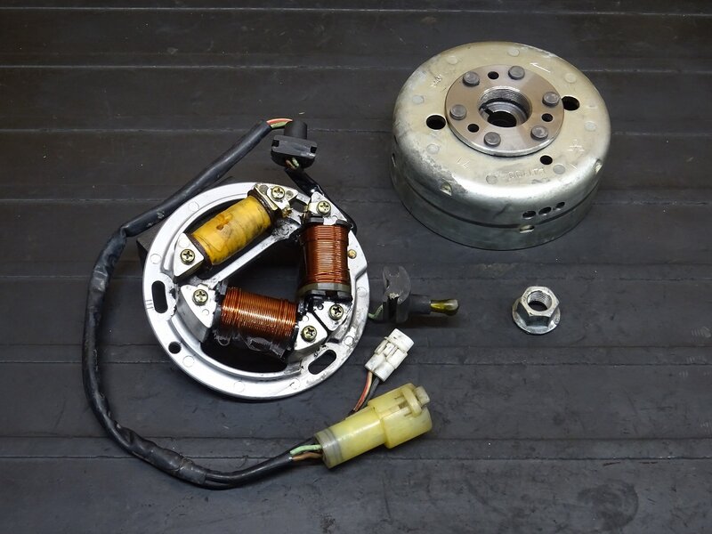 【251118】KDX200SR(DX200G-004)◆ ジェネレーター フライホイール ※エンジンパーツ【検索:125 220 250 | 中古バイクパーツ通販・買取　ジャンクヤード鳥取　JunkYard