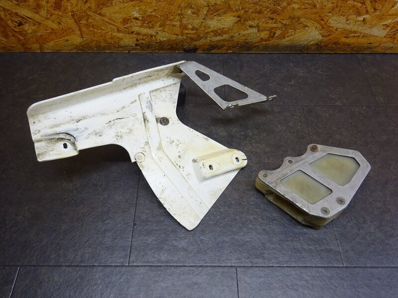 【251118】KDX200SR(DX200G-004)◆ チェーンガード チェーンカバー 割れ有 【検索:125 220 250 | 中古バイクパーツ通販・買取　ジャンクヤード鳥取　JunkYard