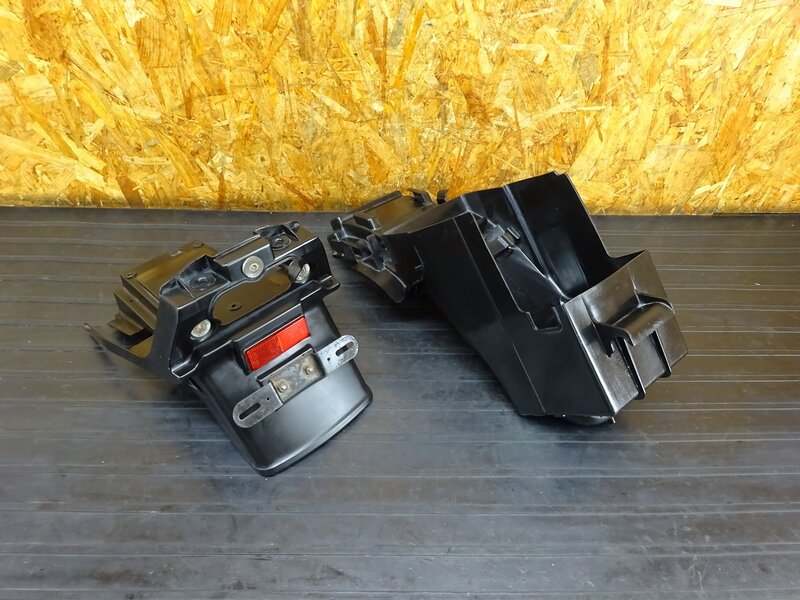 【251128】ZRX400(ZR400E)◇ リアインナーフェンダー リアフェンダー リフレクター 艶出し施工有 【ZRX-2 ZRX-Ⅱ | 中古バイクパーツ通販・買取　ジャンクヤード鳥取　JunkYard