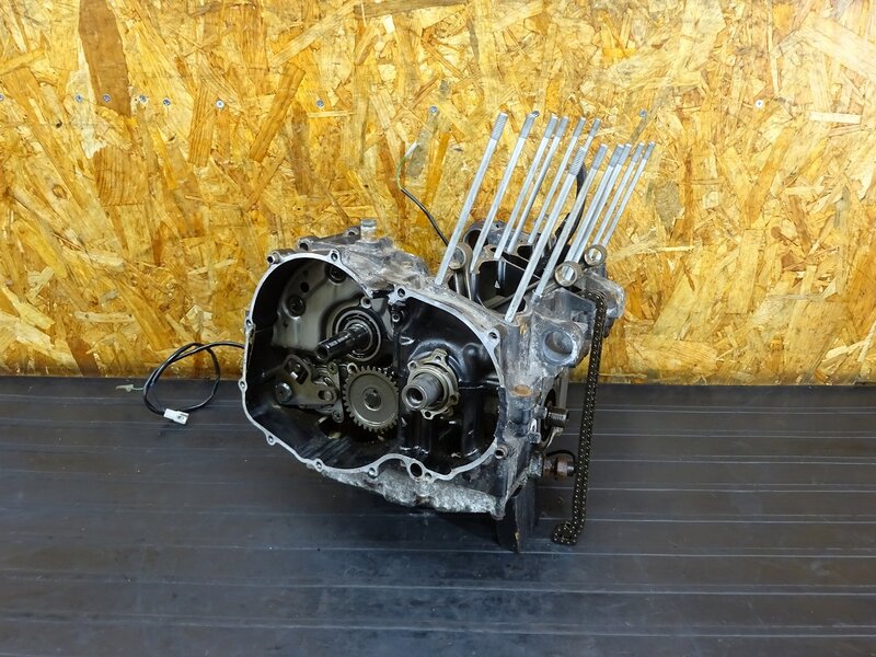 【251204】GSX400インパルス(GK79A-116)◇ エンジン腰下 ミッション クランクシャフト ジャンク ※エンジンパーツ【GSX400S カタナ GK77A | 中古バイクパーツ通販・買取　ジャンクヤード鳥取　JunkYard