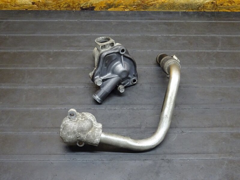 【251206】VTR250(MC33-1602)◆ ウォーターポンプ ウォーターパイプ ※エンジンパーツ【Fi | 中古バイクパーツ通販・買取　ジャンクヤード鳥取　JunkYard