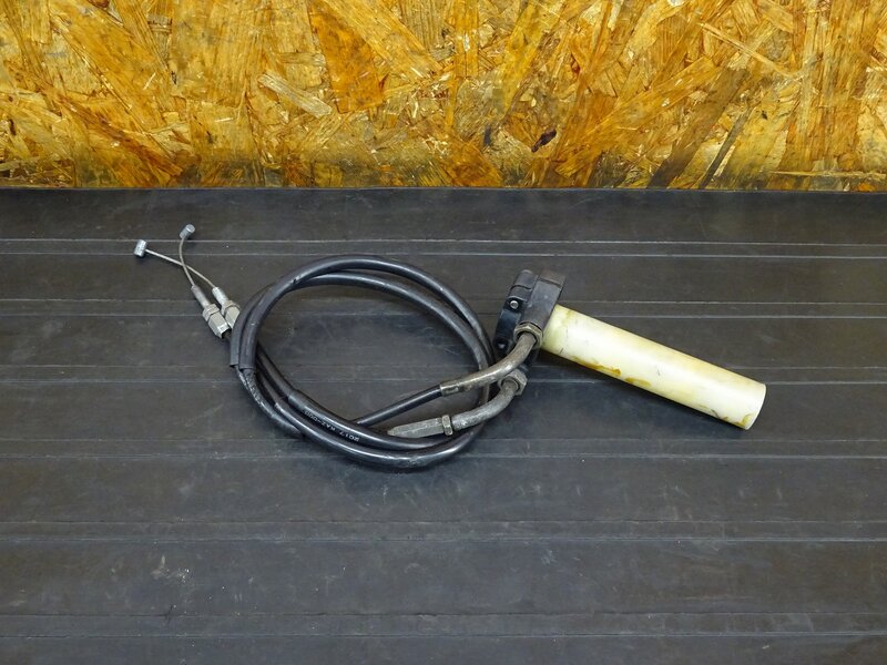 【251212】CBR250RR(MC22-1052)◇ スロットル スロットルホルダー スロットルパイプ ワイヤー 割れ有 【規制前 | 中古バイクパーツ通販・買取　ジャンクヤード鳥取　JunkYard