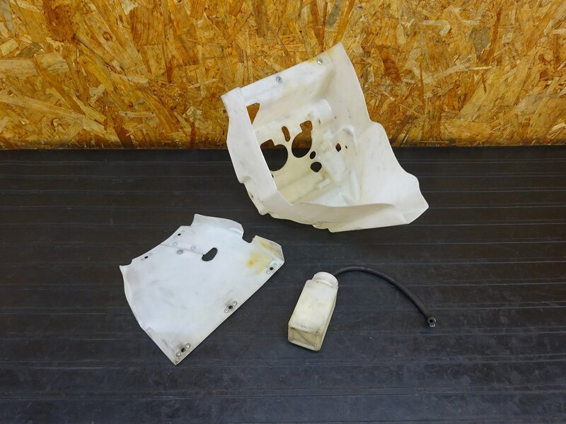 【251224】NSR250R SP(MC28-1100)◇ キャブレターボックス キャブレターヒートガード キャブガード レース 割れ有 ※検:MC21 【流用車外し | 中古バイクパーツ通販・買取　ジャンクヤード鳥取　JunkYard