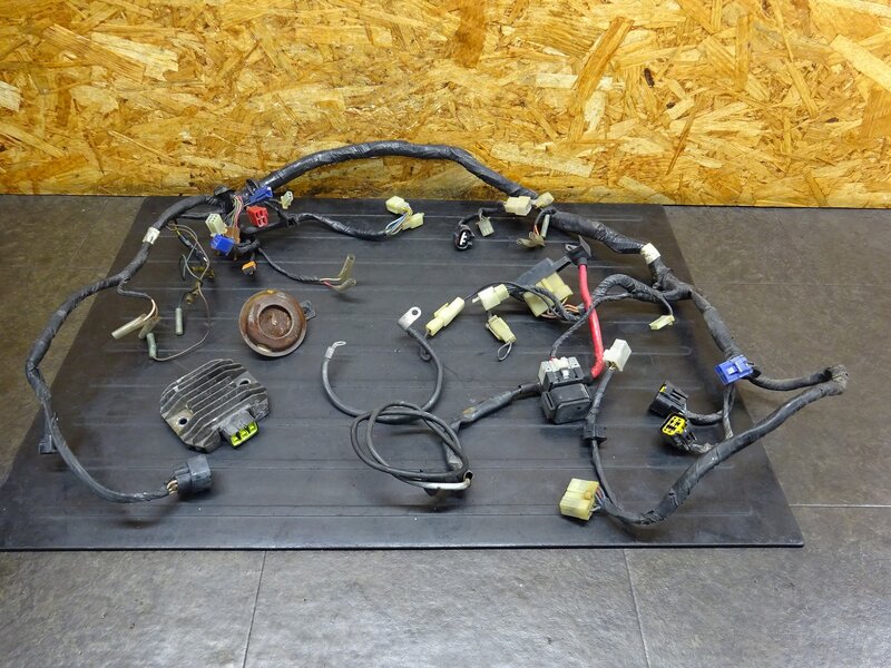 【251232】ドラッグスター400(4TR-109)◆ メインハーネス レギュレーター スターターリレー | 中古バイクパーツ通販・買取　ジャンクヤード鳥取　JunkYard