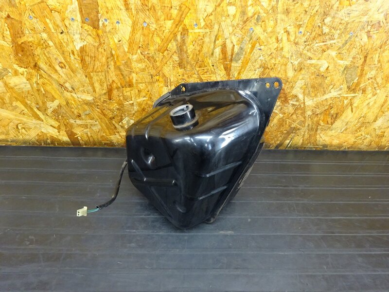 【260206】PS250(MF09-1002)◇ 燃料タンク ガソリンタンク フューエルタンク 燃料センサー 外錆有 【角目 | 中古バイクパーツ通販・買取　ジャンクヤード鳥取　JunkYard