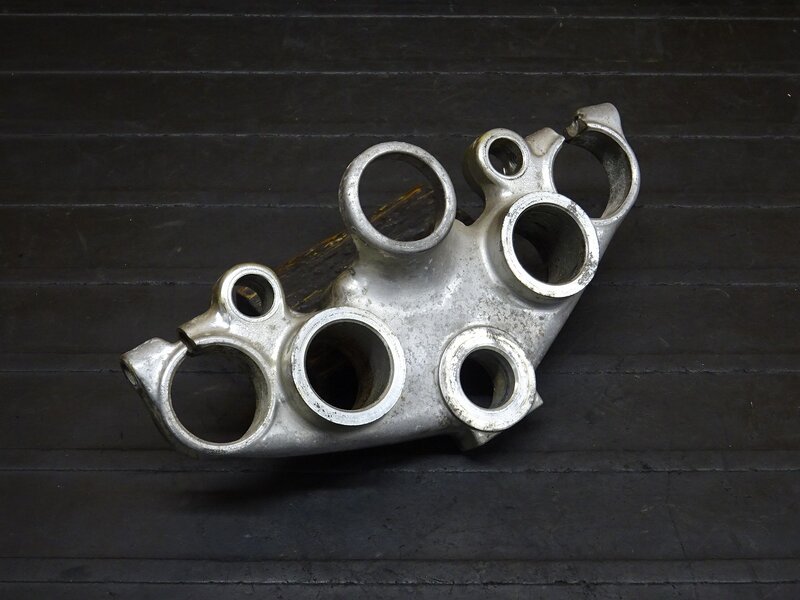 【260302】SR400(1JR-302)◆ トップブリッジ 変形有 ジャンク!! 【検:SR500 1JN 2J2 2H6 | 中古バイクパーツ通販・買取　ジャンクヤード鳥取　JunkYard