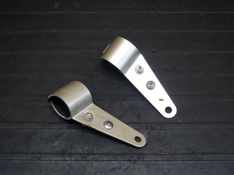 【260306】CB400SF Vtec2(NC39-1044)◆ 社外ヘッドライトステー ヘッドライトブラケット デイトナ DAYTONA 削れ有 【SPEC2 スペック2 | 中古バイクパーツ通販・買取　ジャンクヤード鳥取　JunkYard