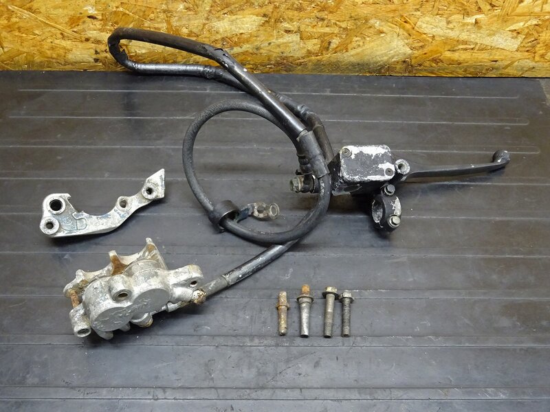 【260314】CRM250AR(MD32-1000)◆ フロントブレーキセット フロントブレーキキャリパー マスターシリンダー 破損有 【検索：CRM250R MD24 | 中古バイクパーツ通販・買取　ジャンクヤード鳥取　JunkYard