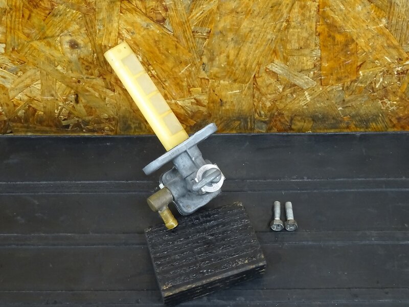 【260313】GSX250S(GJ76A-103)◇ 燃料コック ガソリンコック フューエルコック 【刀 カタナ | 中古バイクパーツ通販・買取　ジャンクヤード鳥取　JunkYard